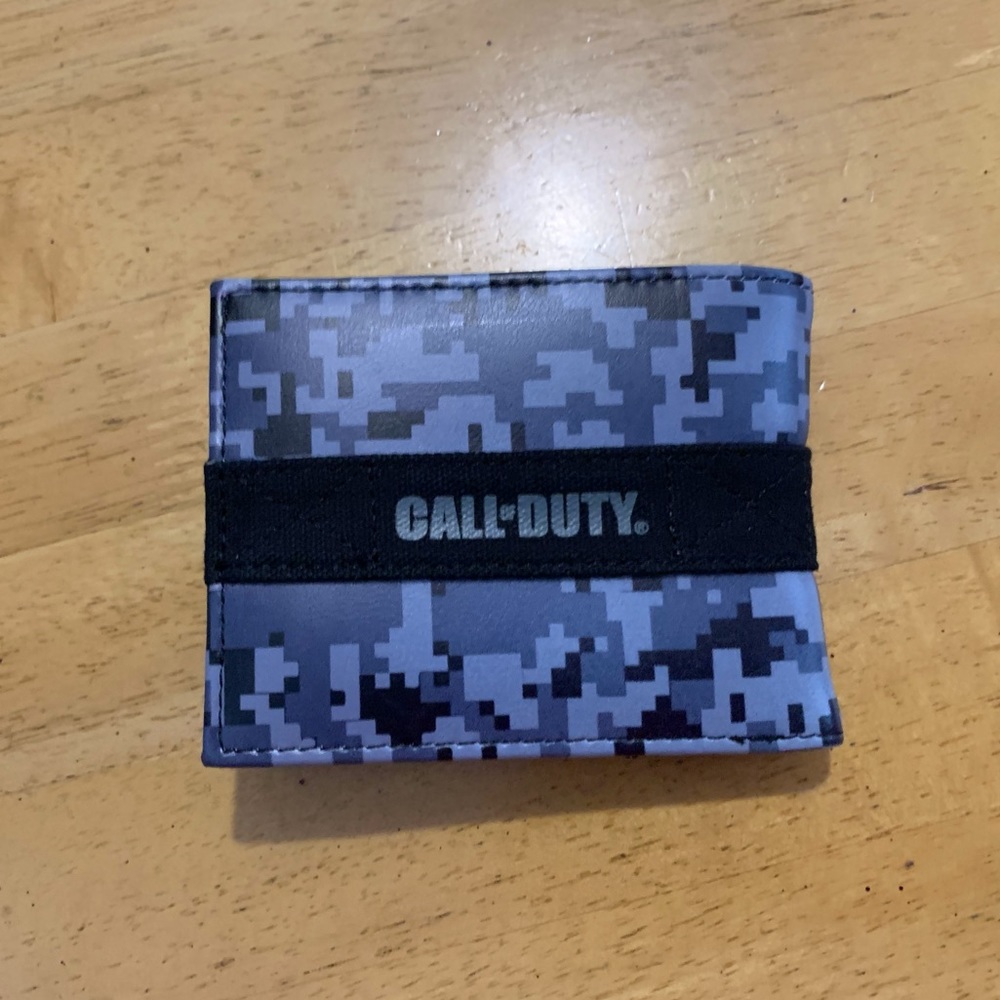 New Call of Duty Gray Digital Camo Billfold WALLET